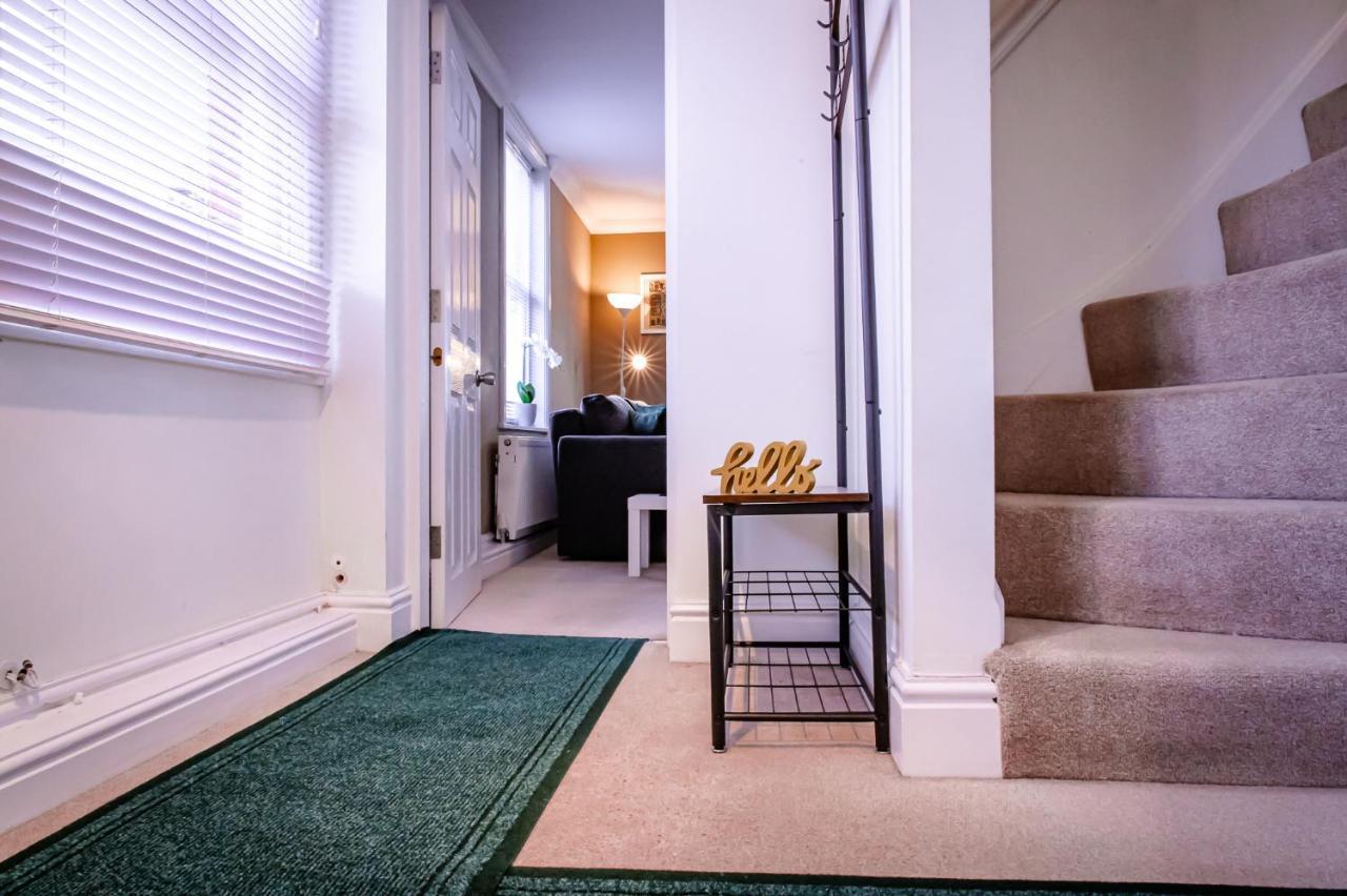 Lord Street - 2 Beautiful Apartments - Sleep Up To 14 Guests - By Rework Accommodation Chester Exterior photo