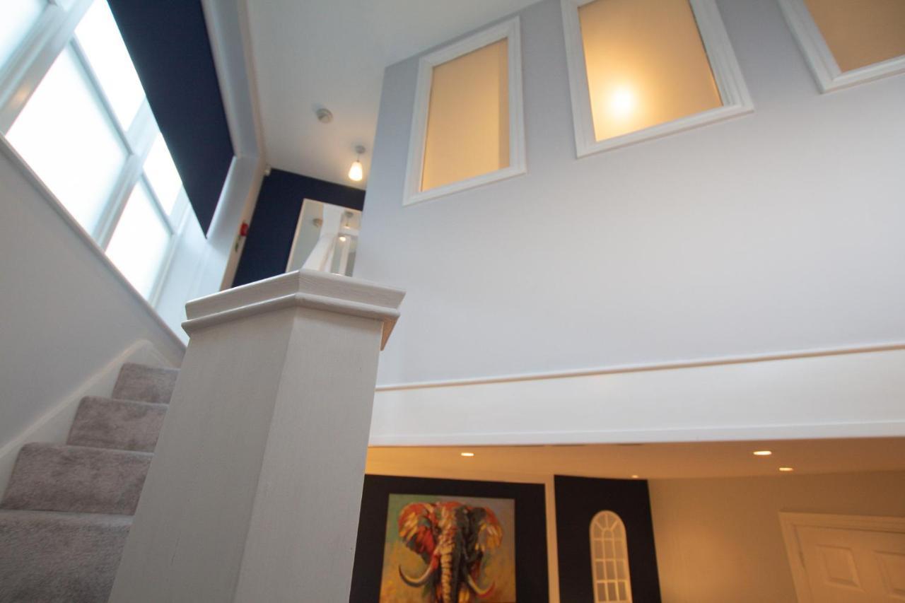 Lord Street - 2 Beautiful Apartments - Sleep Up To 14 Guests - By Rework Accommodation Chester Exterior photo