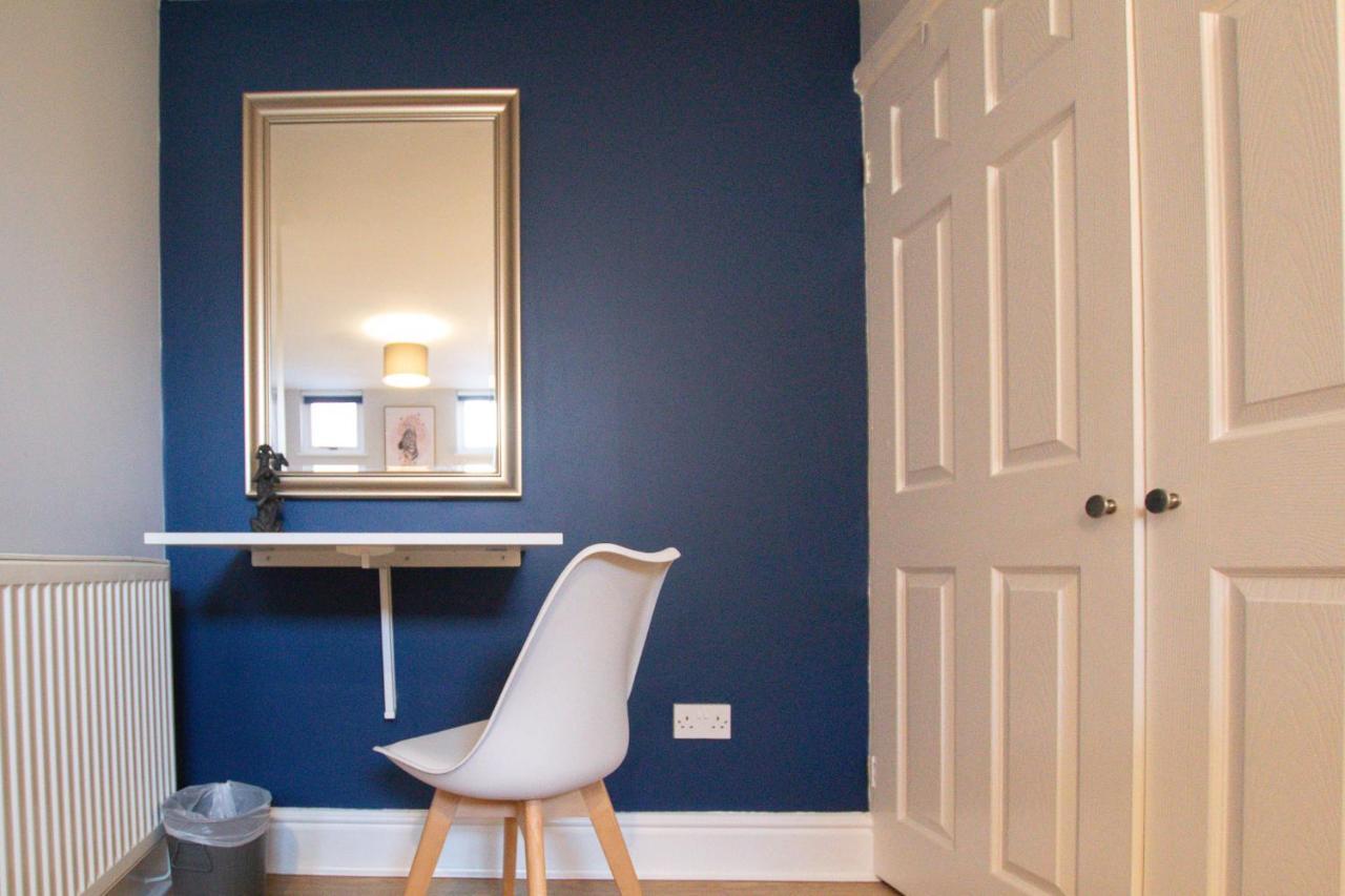Lord Street - 2 Beautiful Apartments - Sleep Up To 14 Guests - By Rework Accommodation Chester Exterior photo